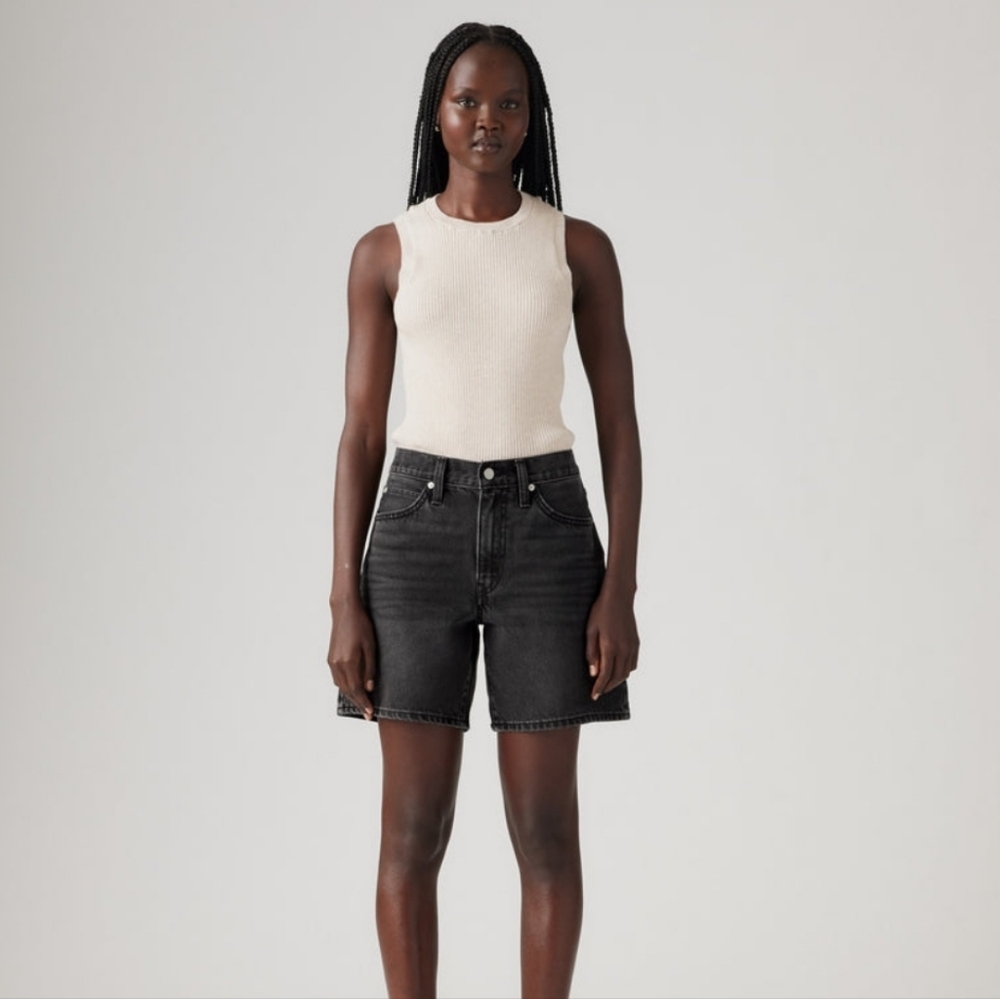 Women's 94 Baggy Shorts In A Washed Black Color